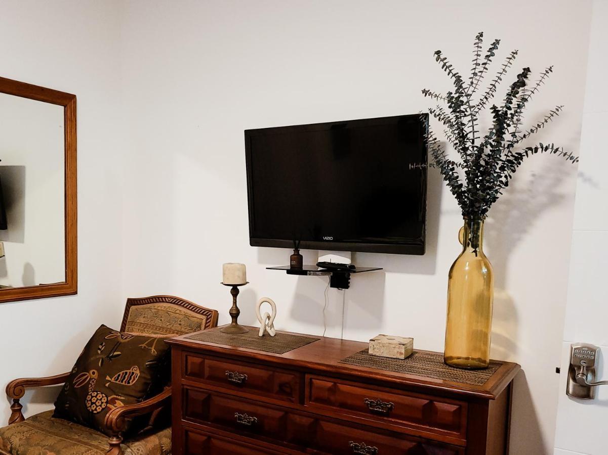 Suite Life At Chez Mercedes Miami Exterior foto