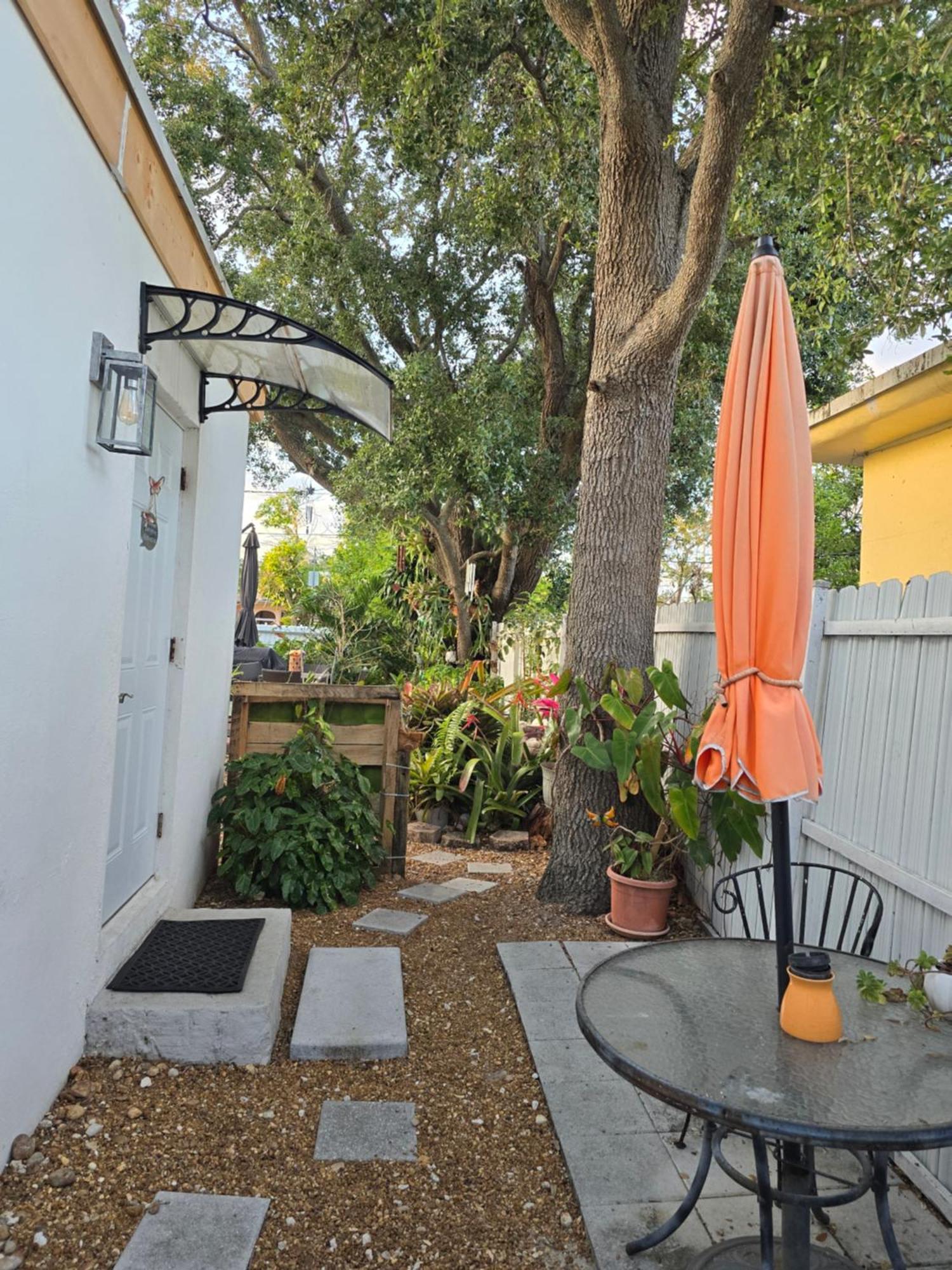 Suite Life At Chez Mercedes Miami Exterior foto